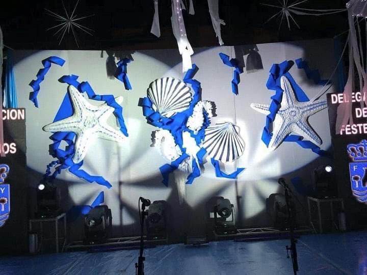 Montaje de carroza tem&aacute;tica