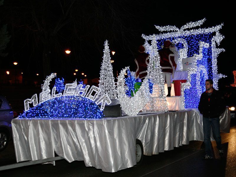 Escenario y carroza decorada